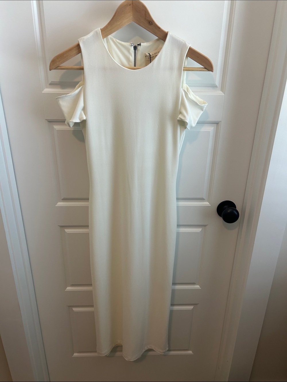 Alice + Olivia Cream Cold-Shoulder Midi Dress